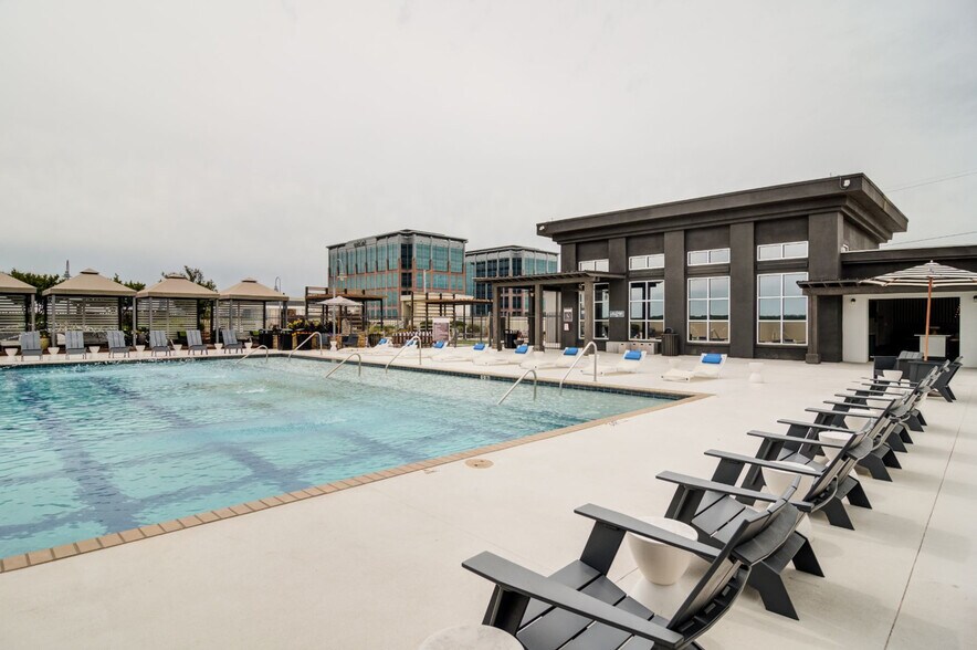 The Peninsula at Buckhead 2591 Piedmont Rd NE Atlanta GA 30324