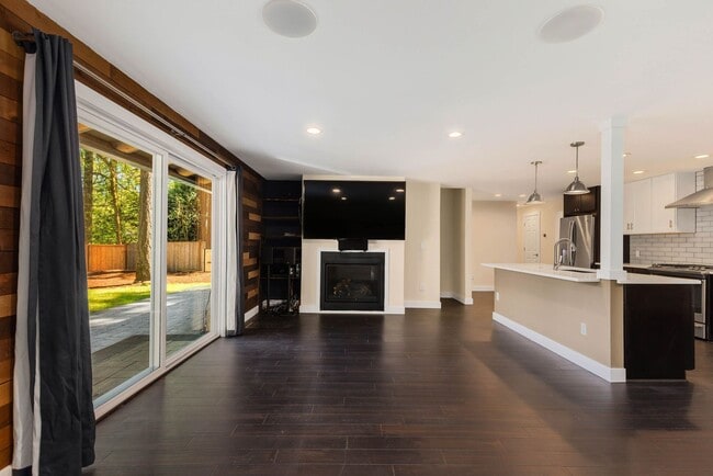 Building Photo - Newly remodeled Woodinville Rambler Beauty!!