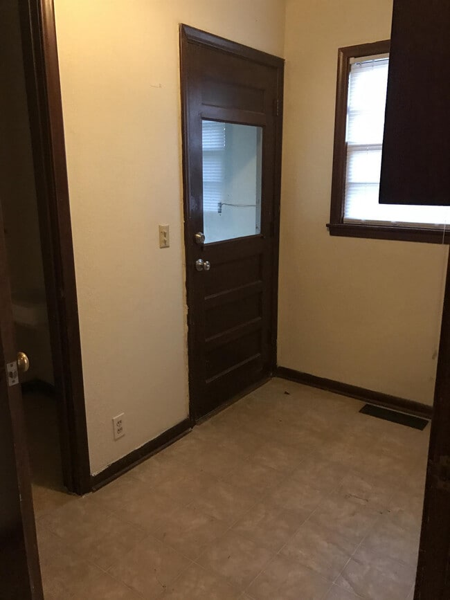 Building Photo - 8126 E Indianapolis St