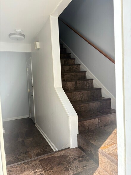 Building Photo - 2318 Seaview Ave