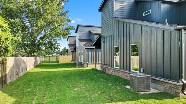 Building Photo - 1303 SW Journey Ln