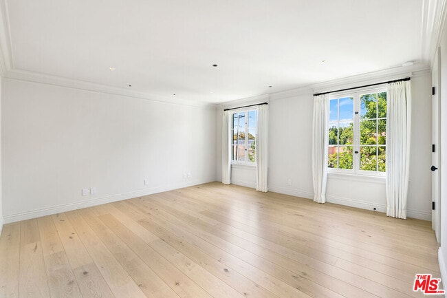 Building Photo - 152 S Camden Dr