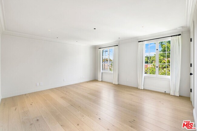 Building Photo - 9565 Charleville Blvd