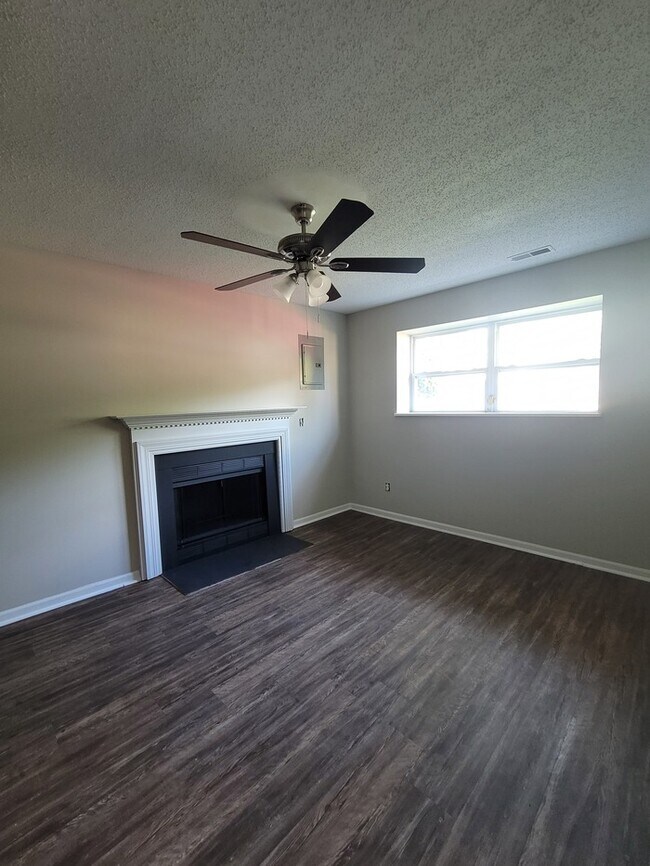Building Photo - 969 Wynstay Cir Valley Park, MO 63088