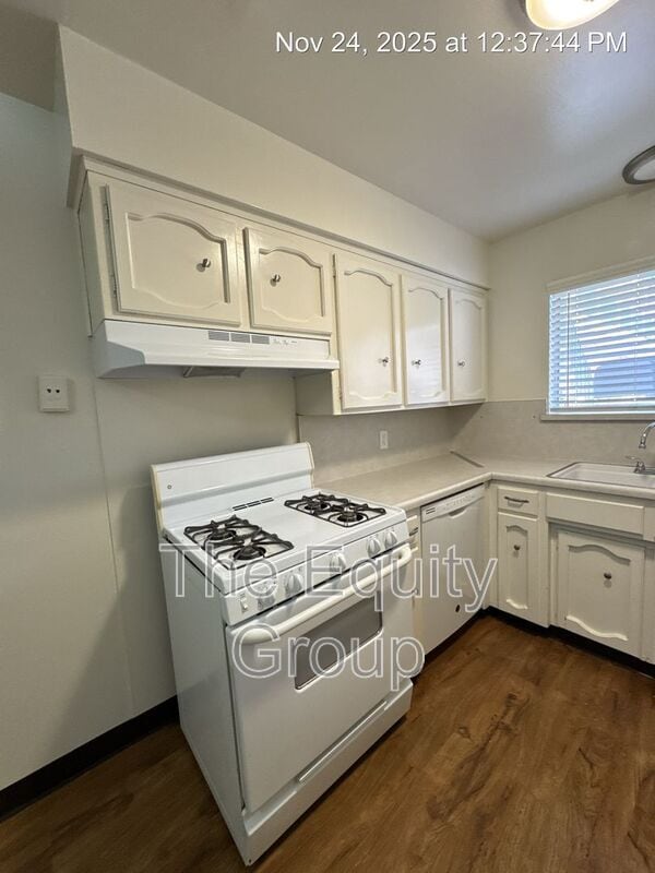 Building Photo - 1320 W Vassar Ave