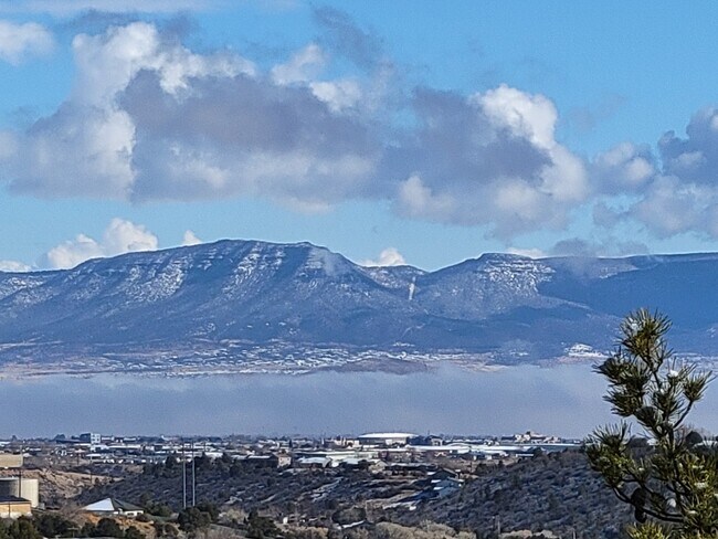 Building Photo - 4932 Summit Cir