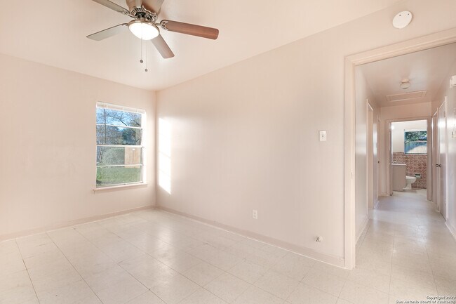 Building Photo - 1603 Peterson Ave
