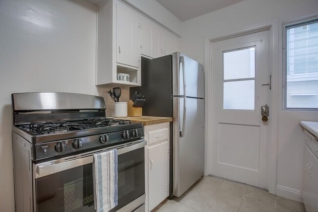 Building Photo - 350 Gravilla St