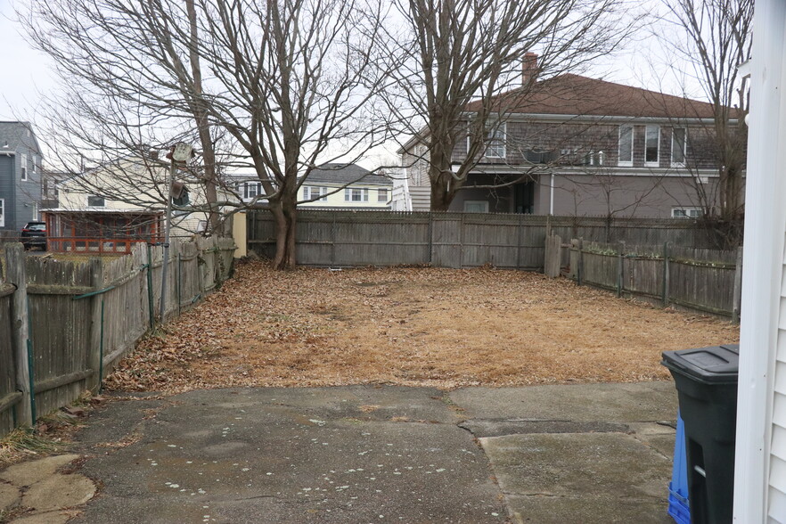 Patio & Rear Yard - 43 Congregational St