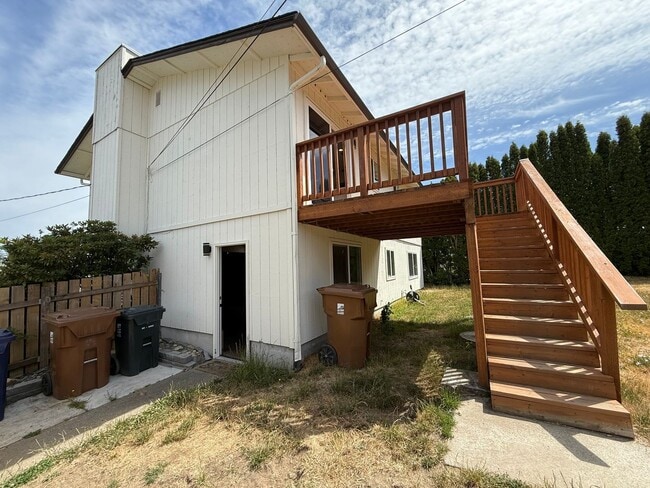 Building Photo - Renovated Ruston Home w/ Water View