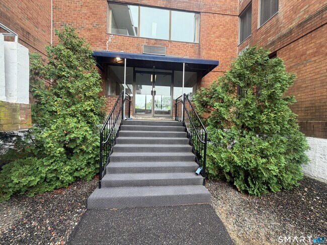 Building Photo - 1460 Elm St