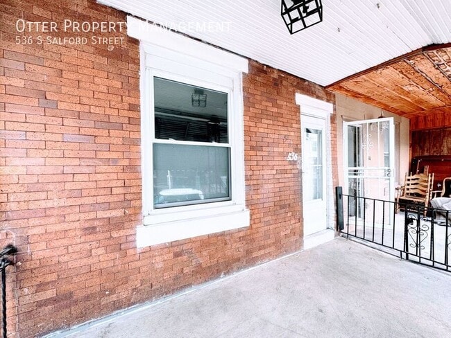 Building Photo - 536 S Salford St