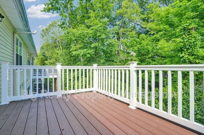 Building Photo - 1732 Rosewood Ct