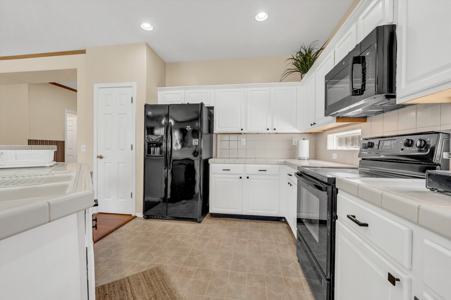 Building Photo - 9363 Willow Pond Cir