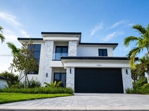 Building Photo - 13023 Davie Oaks Dr