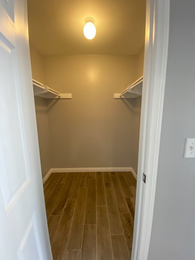 Building Photo - REMODELED 2Bd/1Ba Condo w/ Patio!