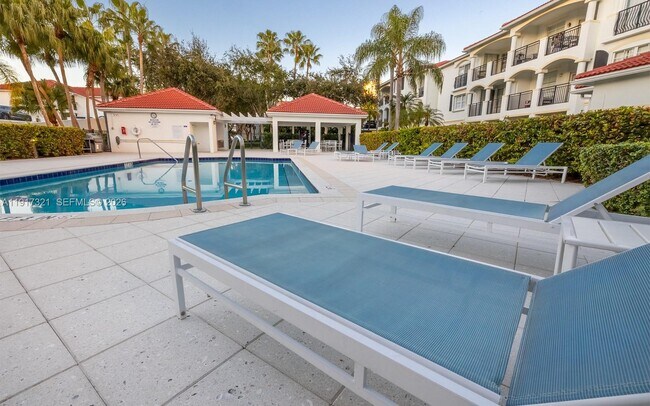 Building Photo - 3255 NE 184th St