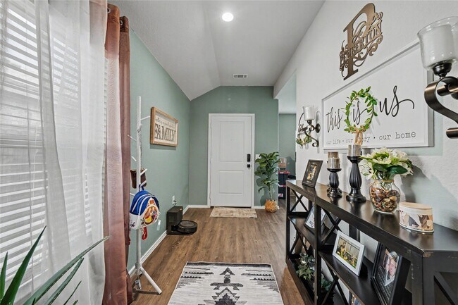 Building Photo - 20815 Acorn Valley Dr