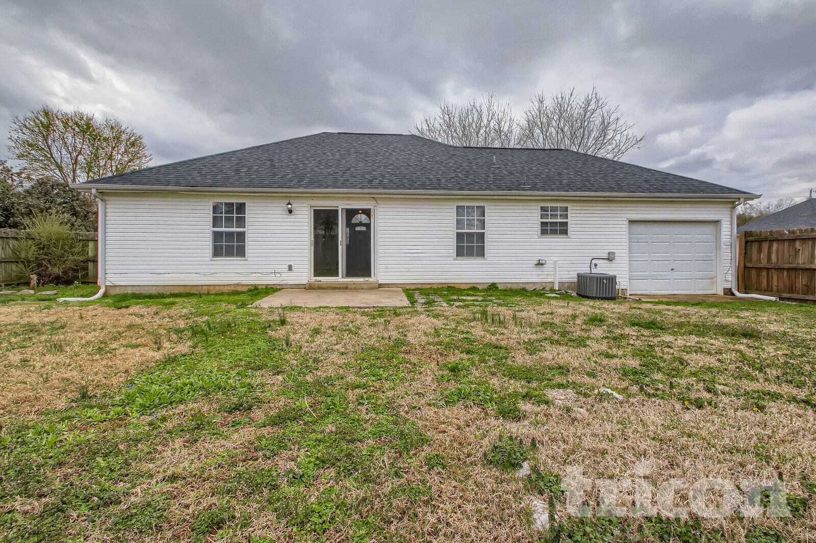 Building Photo - 128 Royal Garden Dr