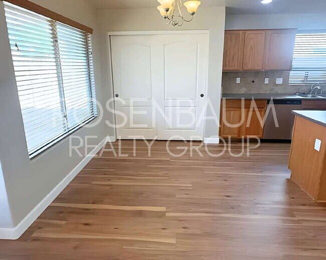 Building Photo - Gorgeous 5-bedrooms, 2.5-baths home in the...