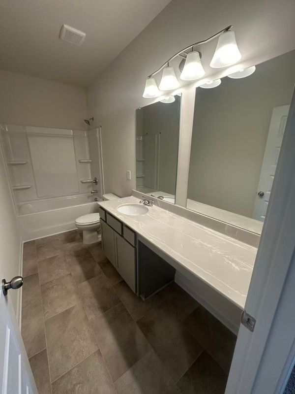 Building Photo - 829 Kensington St