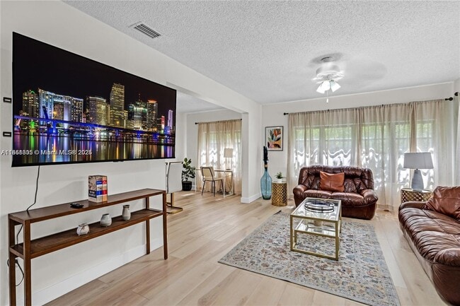 Building Photo - 927 SW 15th Ave