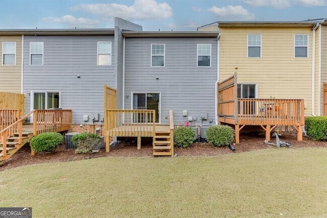 Building Photo - 805 Tulip Poplar Way