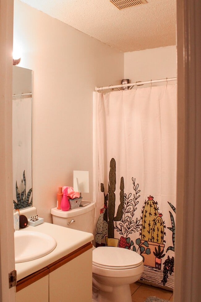 Building Photo - Condo Across From Vet School Available July 2025!