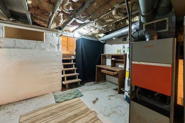 Building Photo - Charming 2-Bedroom Home with Fenced Yard –...