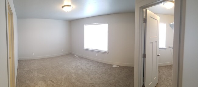 Building Photo - 3 bed, 2.5 bath town home in Idaho Falls/A...