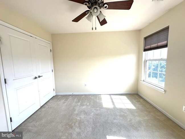 Building Photo - 25795 Clairmont Manor Square
