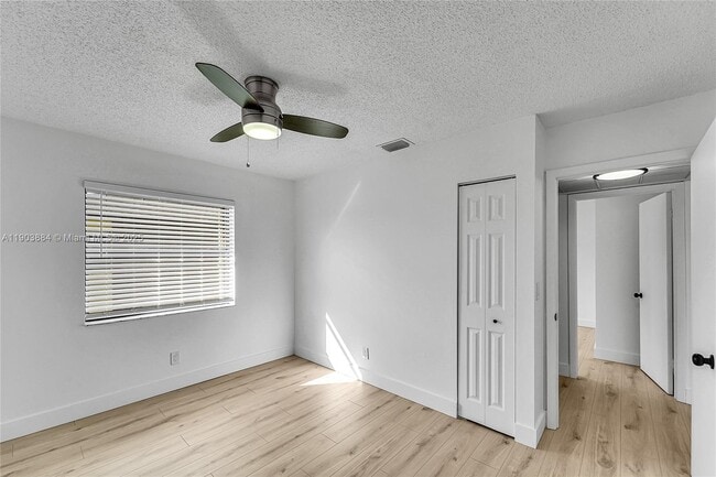 Building Photo - 10035 Winding Lake Rd