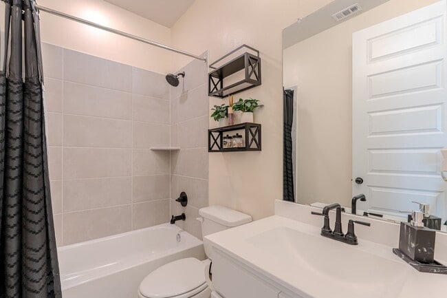 Building Photo - 102 Shining Succulent Dr