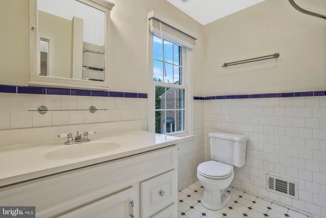 Building Photo - 14 S Manchester St