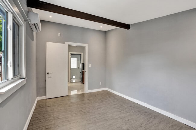 Building Photo - 4670 SW 25th Ave