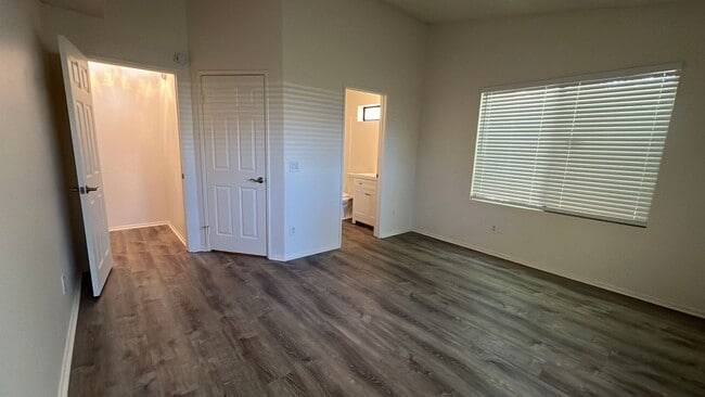 Building Photo - (APPLICATION PENDING) Remodeled Single Sto...