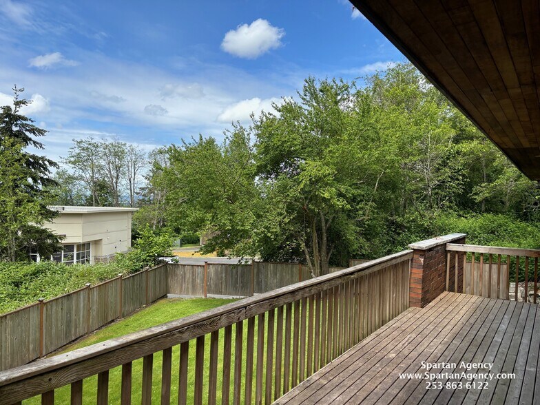 Building Photo - 2405 S Meridian