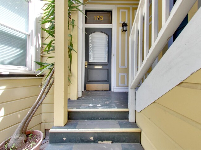 Building Photo - Beautiful 3 Bedroom in Duboce Triangle!!