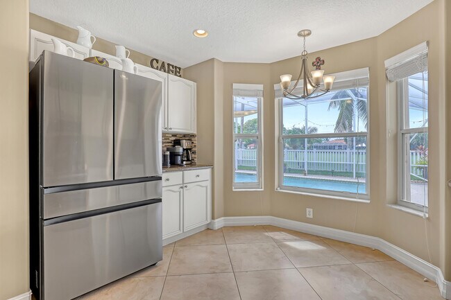 Building Photo - 6074 Las Colinas Cir