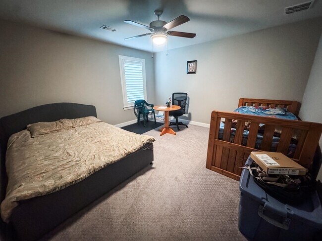 Building Photo - 452 Tender Oaks Ln N