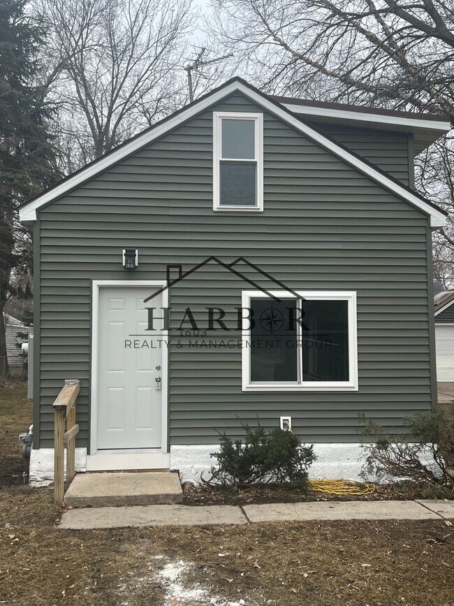 Building Photo - Newly Remodeled 2 Bedroom + Bonus Room Home