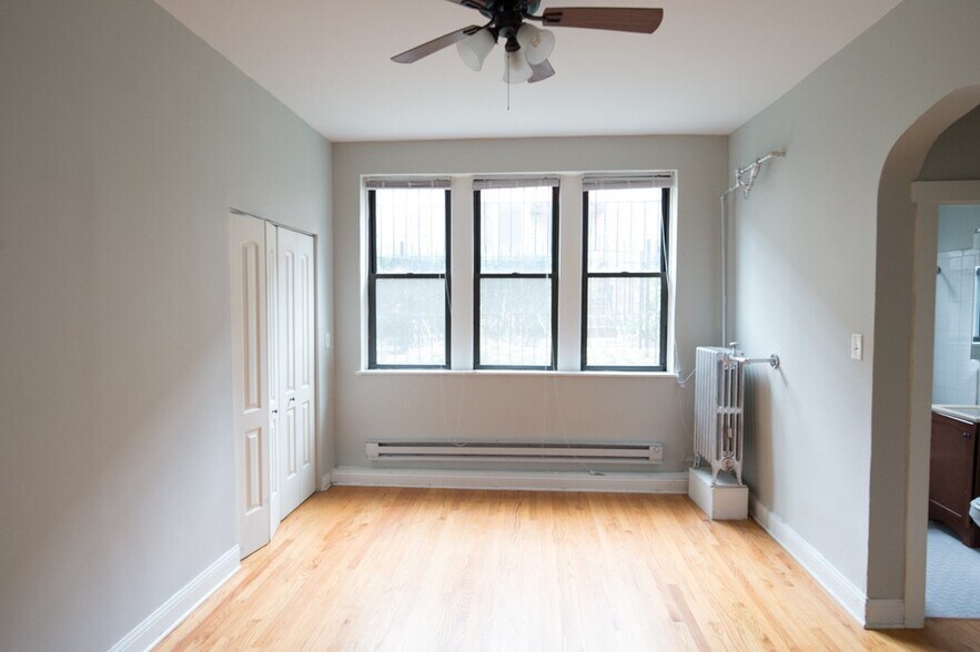 Building Photo - 4619 N Paulina St