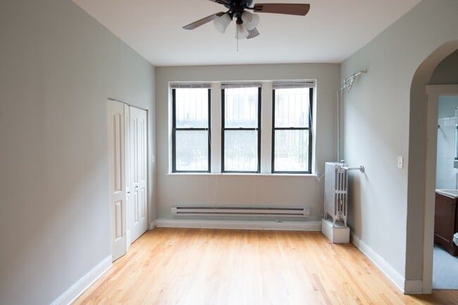 Building Photo - 4644 N Paulina St