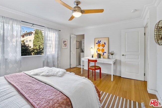 Building Photo - 1154 S Barrington Ave