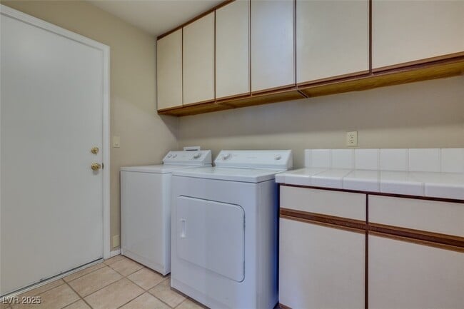 Building Photo - 292 Kershner Ct