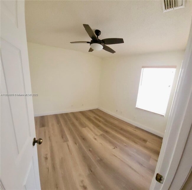 Building Photo - 4272 Pine Ridge Ct