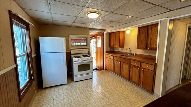 Building Photo - 98 Richard St