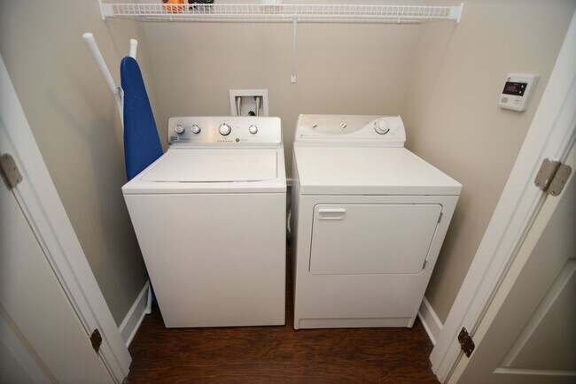 Building Photo - 1626 17th Ave E