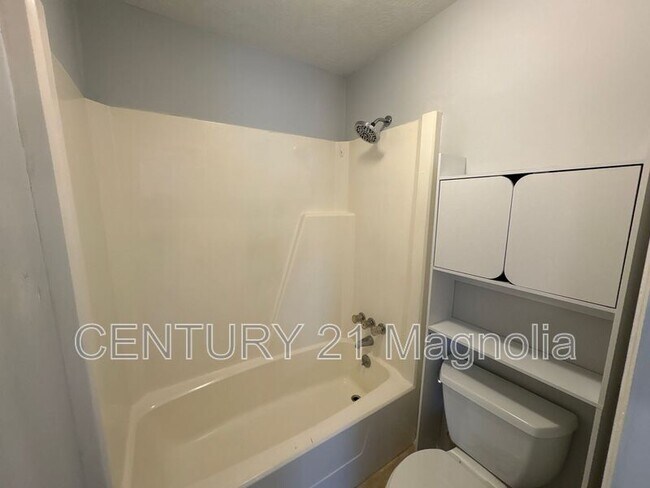 Building Photo - 3346 Ravenwood Dr