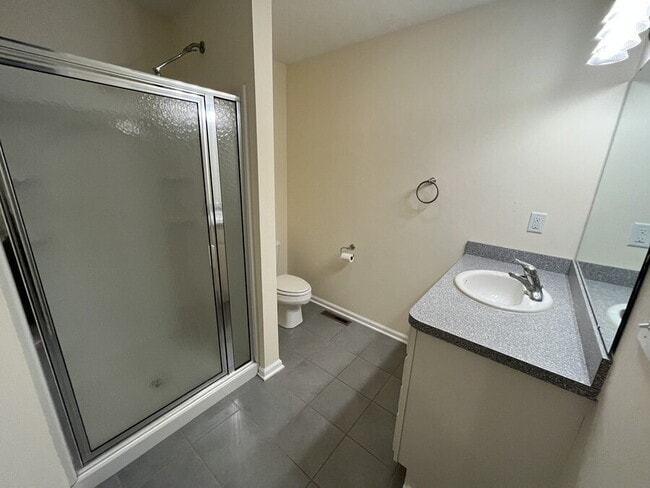 Building Photo - 39 Grandview Dr